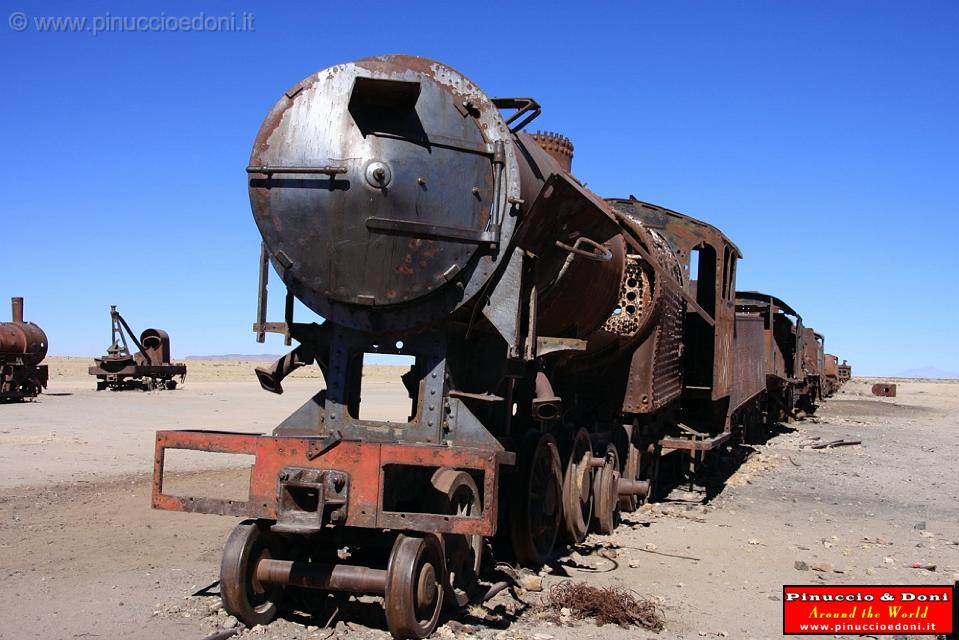 BOLIVIA - Uyuni - Cimitero delle locomotive - 08.jpg